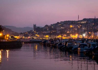 Dämmerung im hafen von Brixham