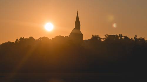 Wohnen zu Füßen der Kirche in Hengersberg, arbeiten in Deggendorf