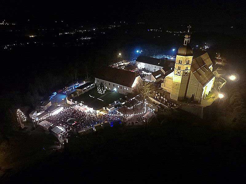 Romantik auf dem Bogenberg beim Weihnachtsmarkt