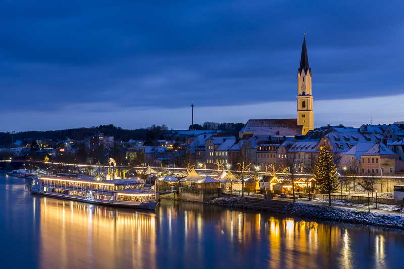 Ein ganz besonderer Christkindlmarkt in Niederbayern: der schwimmende Christkindlmarkt in Vilshofen