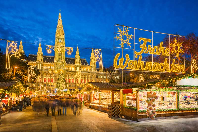 Einer der schönsten Weihnachtsmärkte in Europa: der Christkindlmarkt vor dem Wiener Rathaus